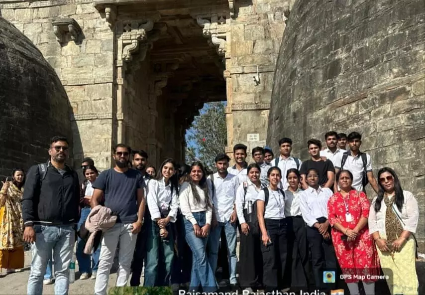 विज्ञान के छात्रों का कुंभलगढ़ का शैक्षणिक भ्रमण विज्ञान के छात्रों का कुंभलगढ़ का शैक्षणिक भ्रमण