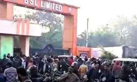 श्रमिकों ने भीलवाड़ा–चित्तौड़गढ़ मार्ग किया जाम