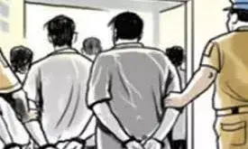 सहायक वनपाल से मारपीट का आरोपित गिरफ्तार, एक अन्य मामले में पिता-दो पुत्र गिरफ्तार