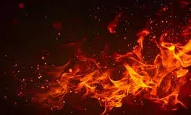 मुंबई धारावी में भीषण आग, प्रभावित हुई ट्रेन सेवाएं