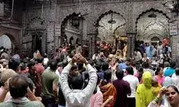 बांके बिहारी मंदिर में जगमोहन हॉल से दर्शन पर लगी रोक, सुप्रीम कोर्ट समिति ने लिया फैसला