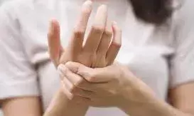 गठिया के दर्द में तुरंत आराम दिला सकते हैं ये 5 असरदार तेल