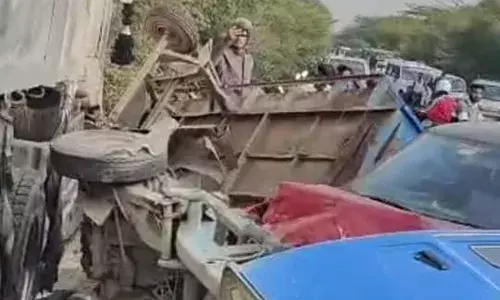 6 वाहन भिड़े — बाल-बाल बचे लोग, घंटों जाम