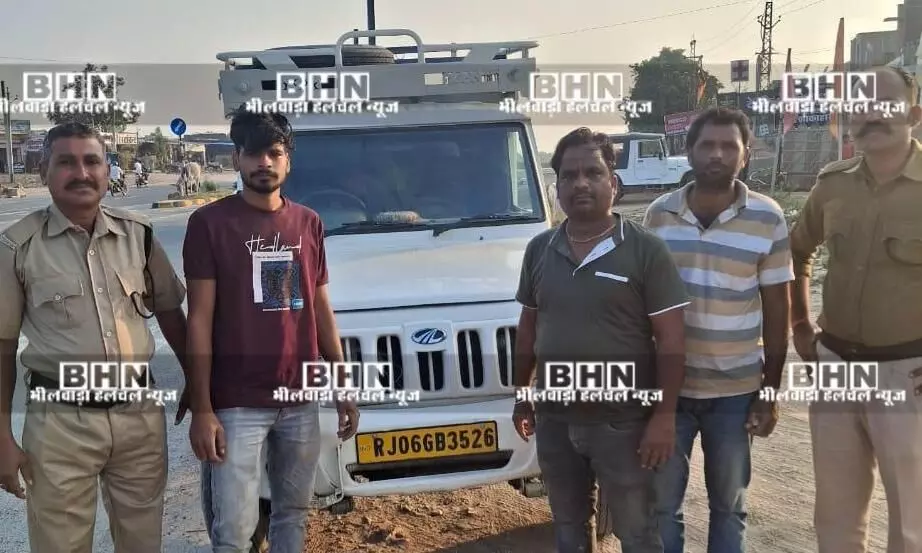 मायके से लदी पिकअप को रोककर पुलिस ने किया डिटेन