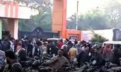 भीलवाड़ा: फैक्ट्री में मजदूर की मौत, 14 लाख रुपये मुआवजा पर हुआ समझौता  प्रदर्शन  खत्म