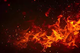 मुंबई धारावी में भीषण आग, प्रभावित हुई ट्रेन सेवाएं