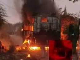 समोना गांव में भीषण हादसा, बस जलकर राख, महिला चरवाहा गंभीर रूप से झुलसी