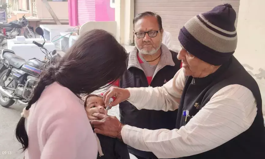 10 बूथों पर पल्स पोलियो की दवाई पिलाई