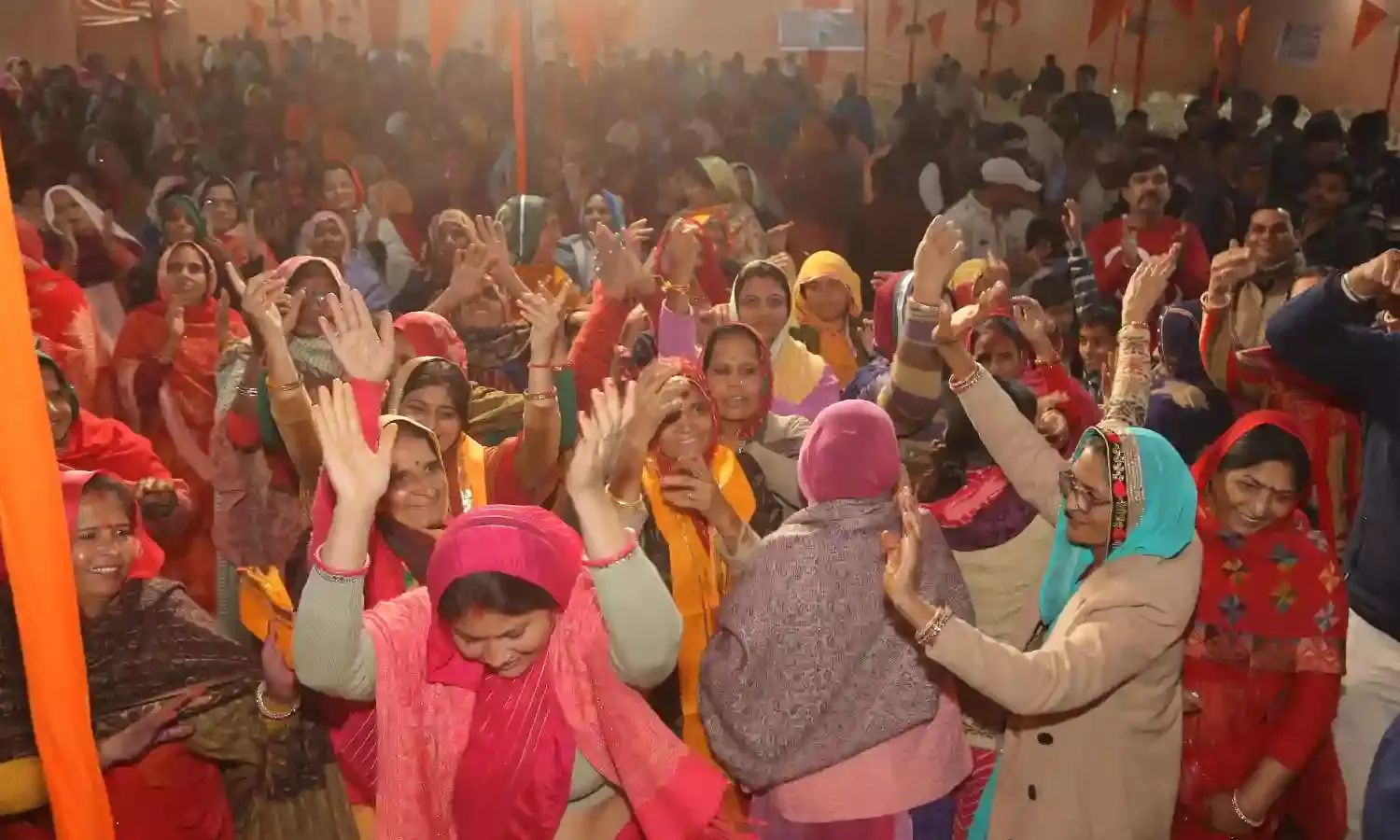 भागवत कथा में धूम धाम से मनाया कृष्ण जन्मोत्सव