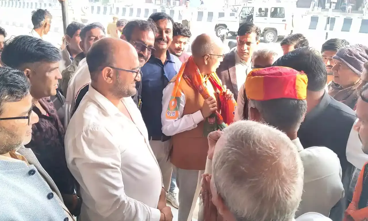 पीएचईडी मंत्री चौधरी ने सहाड़ावासियो की सुनी समस्या और दिया अधिकारियों को निर्देश पीएचईडी मंत्री चौधरी ने सहाड़ावासियो की सुनी समस्या और दिया अधिकारियों को निर्देश