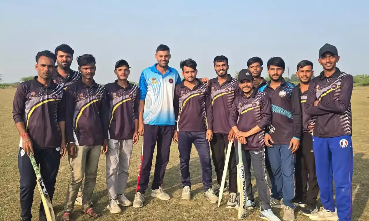 सगस स्टाइकर और चारभुजा रॉयल्स पहुंची फाइनल मे