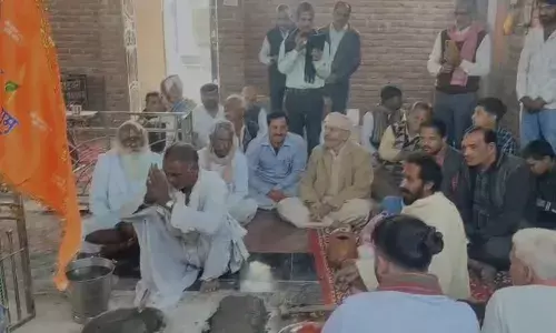 हनुमान मंदिर में जीर्णोद्धार कार्य की शुरुआत, महंत महाराज ने किया मंत्रोच्चार के साथ शुभारंभ