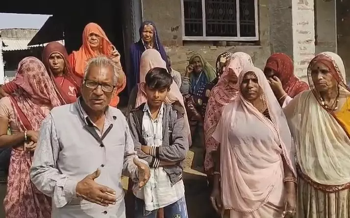 राशन डीलर खटीक ने ग्रामवासियों से चर्चा के बाद तय की राशन वितरण की तारीखें