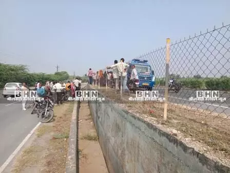 बाइक सवार दंपति को तेज रफ्तार ट्रक ने मारी टक्कर, पति की मौत, पत्नी