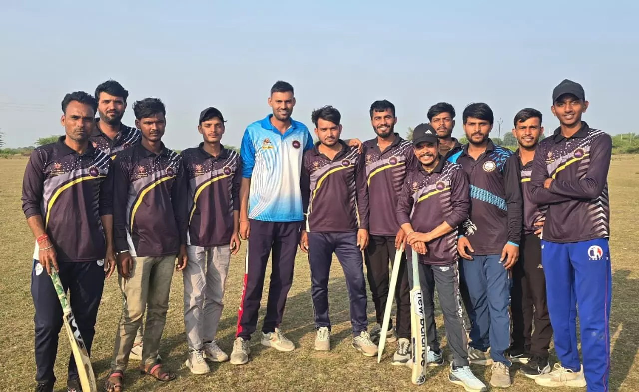 सगस स्टाइकर और चारभुजा रॉयल्स पहुंची फाइनल मे