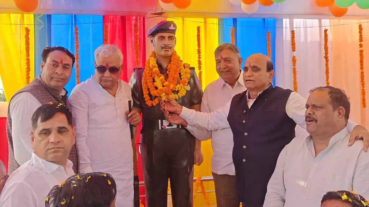 बरूंदनी में शहीद जगन्नाथ मीणा की प्रतिमा का अनावरण, नेताओं ने दी श्रद्धांजलि