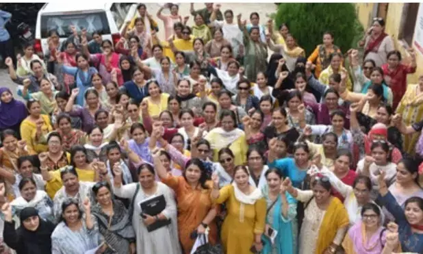 टीईटी अनिवार्यता के खिलाफ राजस्थान सहित 22 राज्यों के शिक्षकों का दिल्ली में प्रदर्शन टीईटी अनिवार्यता के खिलाफ राजस्थान सहित 22 राज्यों के शिक्षकों का दिल्ली में प्रदर्शन