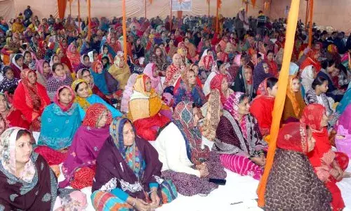 कृष्ण लीला सुन झूम उठे भक्त, बडग़ांव में चल रही भागवत कथा में उमड़ा जन सैलाब