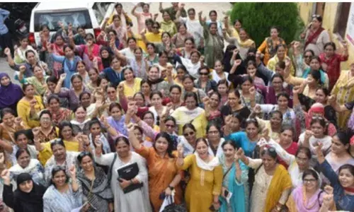 टीईटी अनिवार्यता के खिलाफ राजस्थान सहित 22 राज्यों के शिक्षकों का दिल्ली में प्रदर्शन टीईटी अनिवार्यता के खिलाफ राजस्थान सहित 22 राज्यों के शिक्षकों का दिल्ली में प्रदर्शन