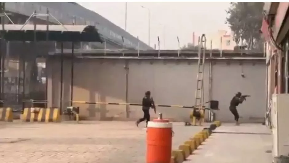 पाकिस्तान में पैरामिलिट्री फोर्स के हेडक्वार्टर पर आतंकी हमला, 3 की मौत,गोली बारी