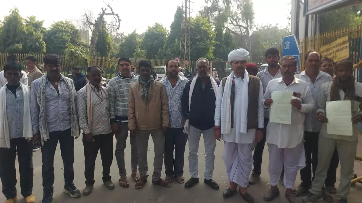 ग्राम पालसा को पुनः ग्राम पंचायत लूलास में रखने की मांग को लेकर ग्रामीणों ने जिला कलक्टर को सौंपा ज्ञापन ग्राम पालसा को पुनः ग्राम पंचायत लूलास में रखने की मांग को लेकर ग्रामीणों ने जिला कलक्टर को सौंपा ज्ञापन