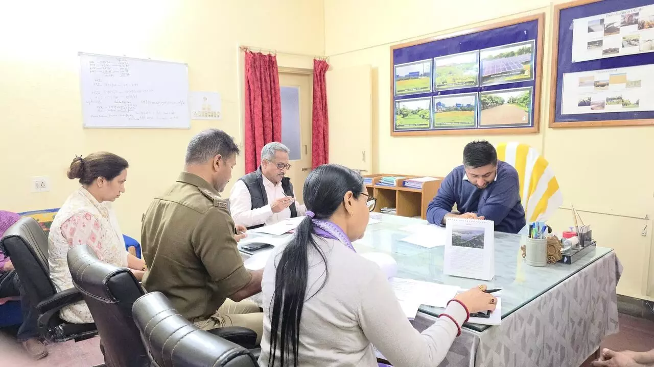 खनिज विकास और पर्यावरण संरक्षण के लिए महत्वपूर्ण बैठक आयोजित खनिज विकास और पर्यावरण संरक्षण के लिए महत्वपूर्ण बैठक आयोजित