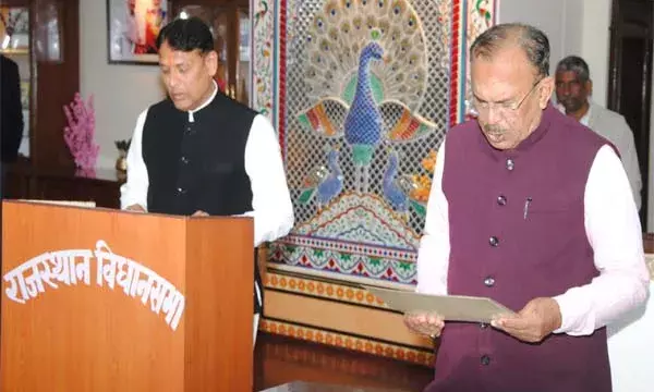 वासुदेव देवनानी ने दिलाई नव निर्वाचित विधायक प्रमोद जैन भाया को विधान सभा सदस्य पद की शपथ