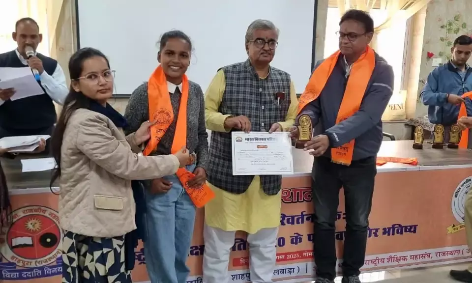 बारहठ कॉलेज में वाद विवाद और आशु भाषण प्रतियोगिता सम्पन्न,कृत्रिम बुद्धिमत्ता वरदान या अभिशाप पर छात्रों ने रखे बेबाक विचार