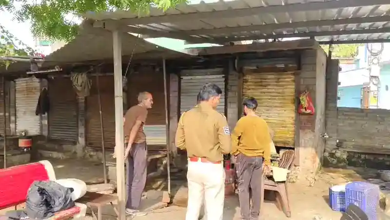 भीलवाड़ा में अवैध मीट की दुकान पर नगर निगम की कार्रवाई