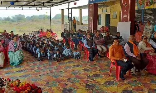 1001 बच्चों को एक साथ मिली सर्दी की वर्दी