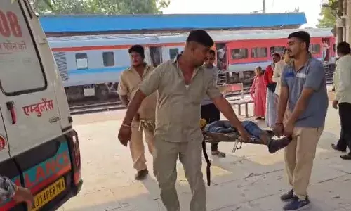 लूणी जंक्शन पर ट्रेन से गिरने से यात्री गंभीर रूप से घायल लूणी जंक्शन पर ट्रेन से गिरने से यात्री गंभीर रूप से घायल