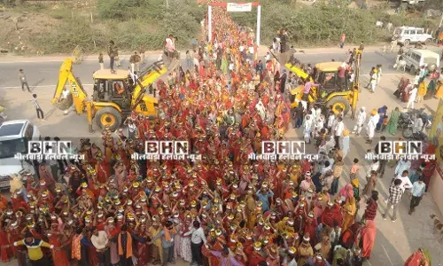 शक्करगढ़ में 2100 कलशों के साथ हनुमत धाम से निकली शोभायात्रा, शक्करगढ़ में अमराव महाराज का निर्वाण महोत्सव शुरू