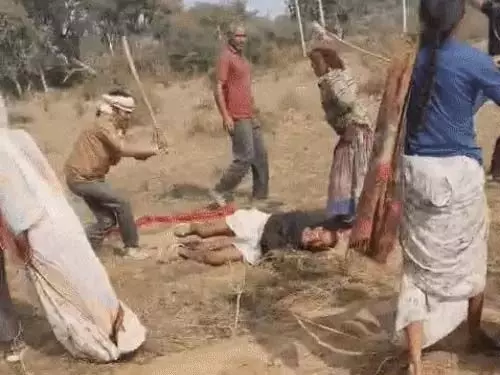 जमीनी विवाद में बुजुर्ग पर लाठी-डंडों से हमला: जमीन पर गिराकर पीटते रहे, सिर फटा, एक हाथ और पैर टूटा जमीनी विवाद में बुजुर्ग पर लाठी-डंडों से हमला: जमीन पर गिराकर पीटते रहे, सिर फटा, एक हाथ और पैर टूटा