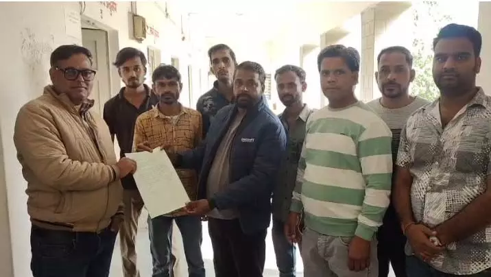 भलवातो का खेड़ा के ग्रामीणों ने मंदिर बचाने को उपखंड अधिकारी को सौंपा ज्ञापन