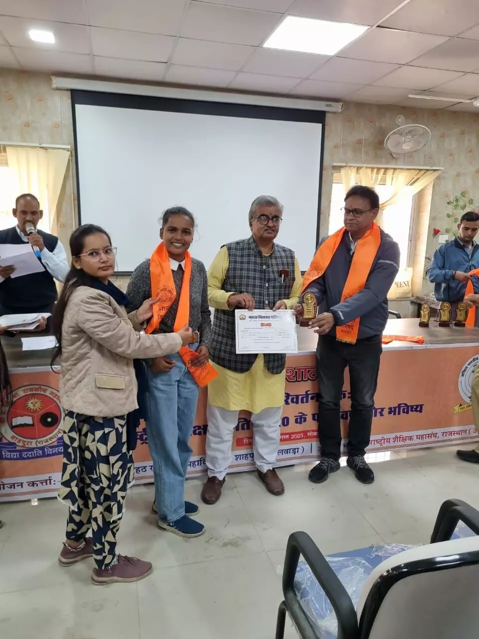 बारहठ कॉलेज में वाद विवाद और आशु भाषण प्रतियोगिता सम्पन्न,कृत्रिम बुद्धिमत्ता वरदान या अभिशाप पर छात्रों ने रखे बेबाक विचार