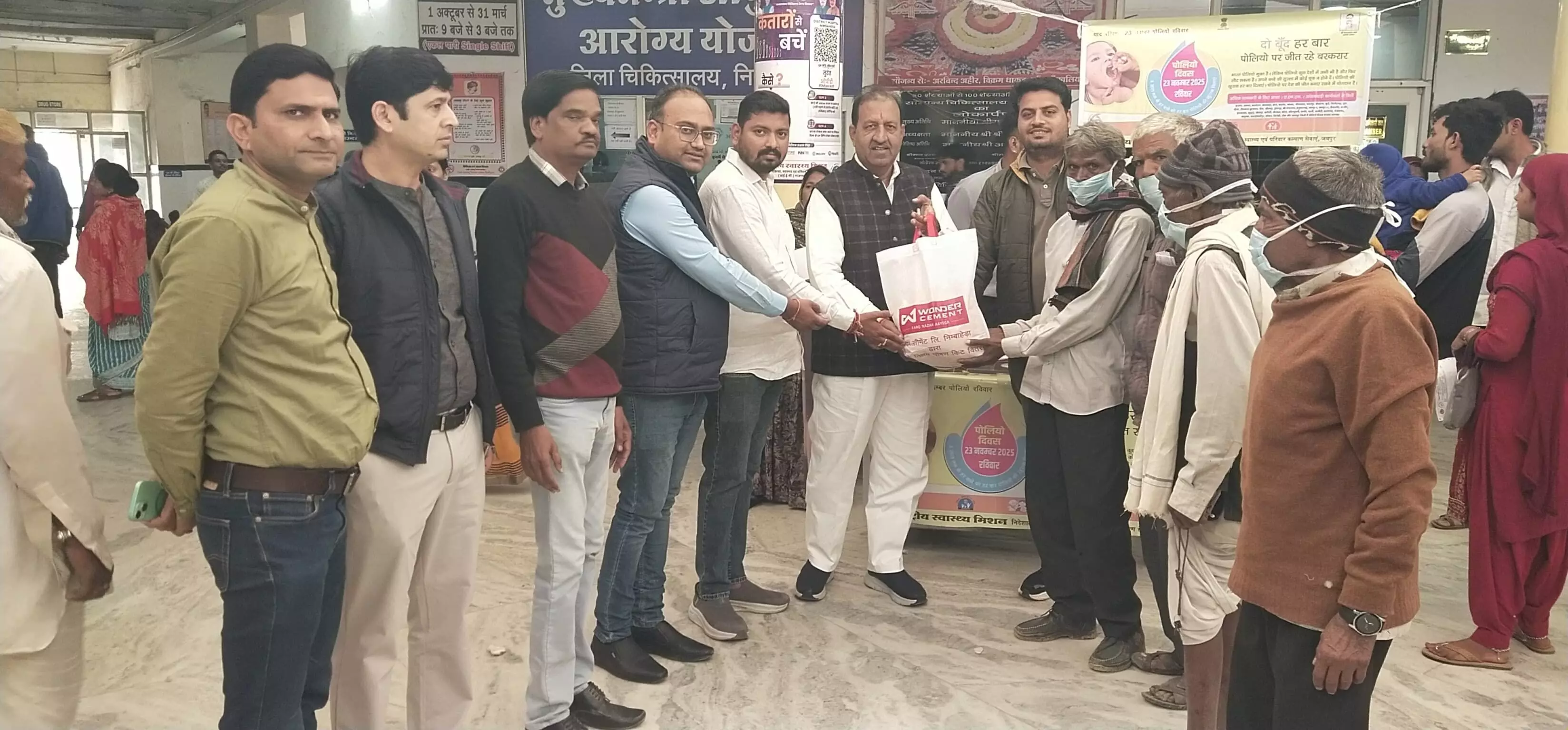 राष्ट्रीय क्षय उन्मूलन कार्यक्रम के अंतर्गत बांटे टीबी रोगियों को पोषण कीट