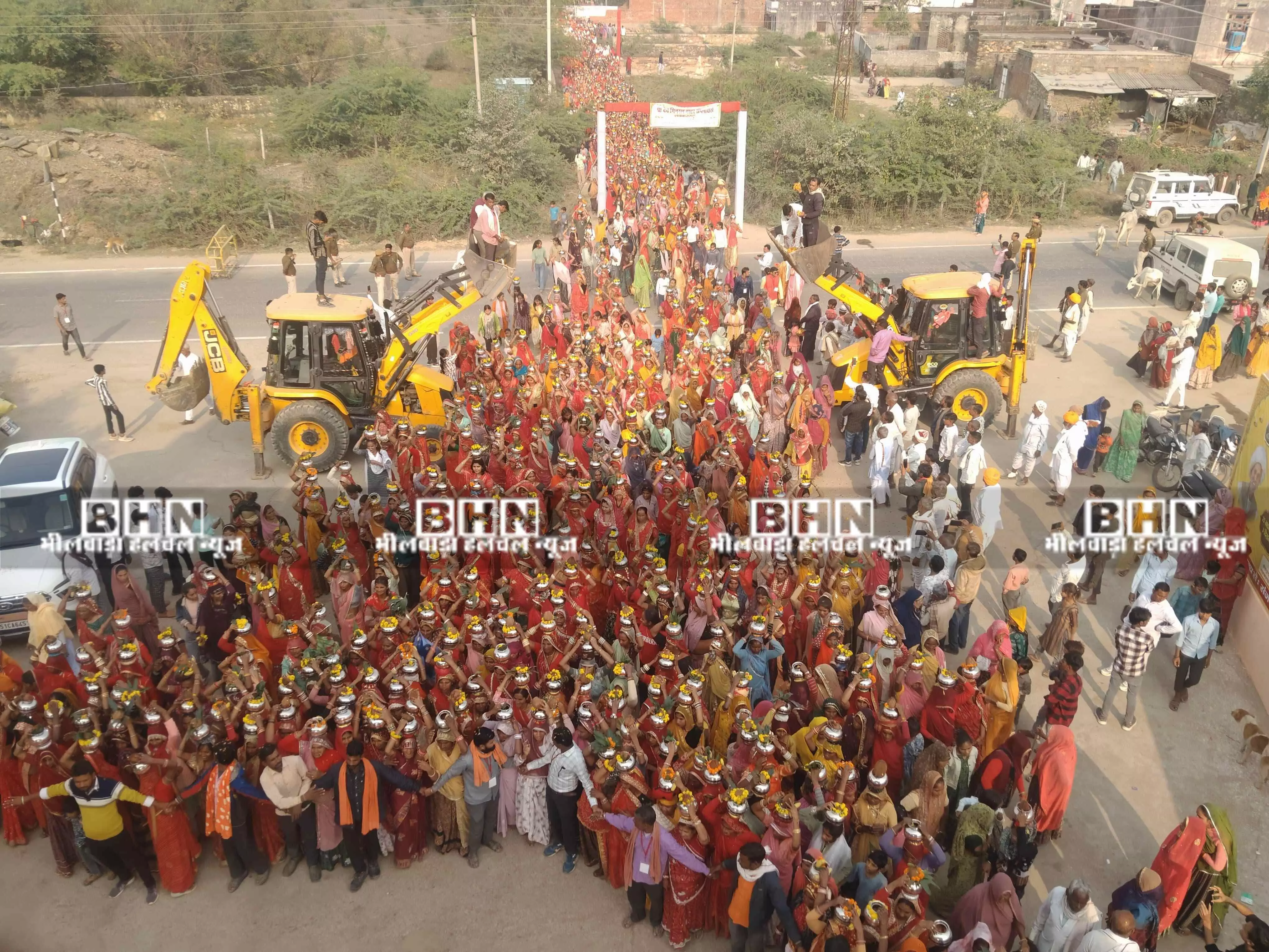 शक्करगढ़ में 2100 कलशों के साथ हनुमत धाम से निकली शोभायात्रा, शक्करगढ़ में अमराव महाराज का निर्वाण महोत्सव शुरू