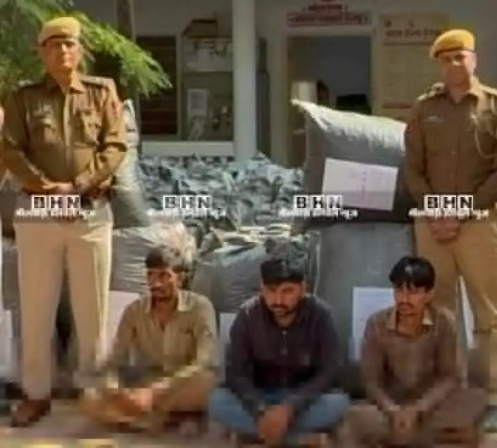 तीन करोड़ 20 लाख रुपये कीमत का 21 क्विंटल डोडा-चूरा सहित ट्रक जब्त, जीजा-साला सहित तीन गिरफ्तार