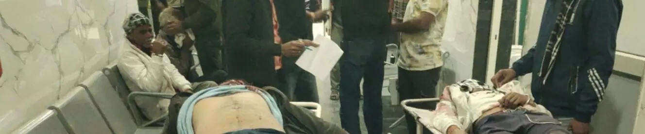 दो बाइक भिड़ी, दोनों चालकों की मौत, महिला सहित दो घायल