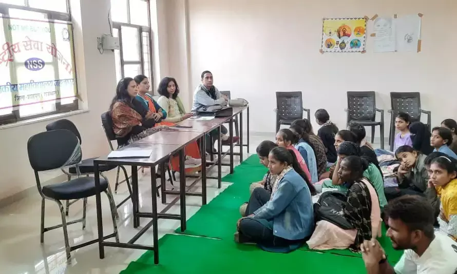 संविधान दिवस पर राजकीय महाविद्यालय छात्रों ने ली नशा मुक्ति की शपथ