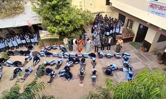 छात्राओं की श्रृंखला से *संविधान* बनाकर, दिलाई जागरूकता शपथ छात्राओं की श्रृंखला से *संविधान* बनाकर, दिलाई जागरूकता शपथ