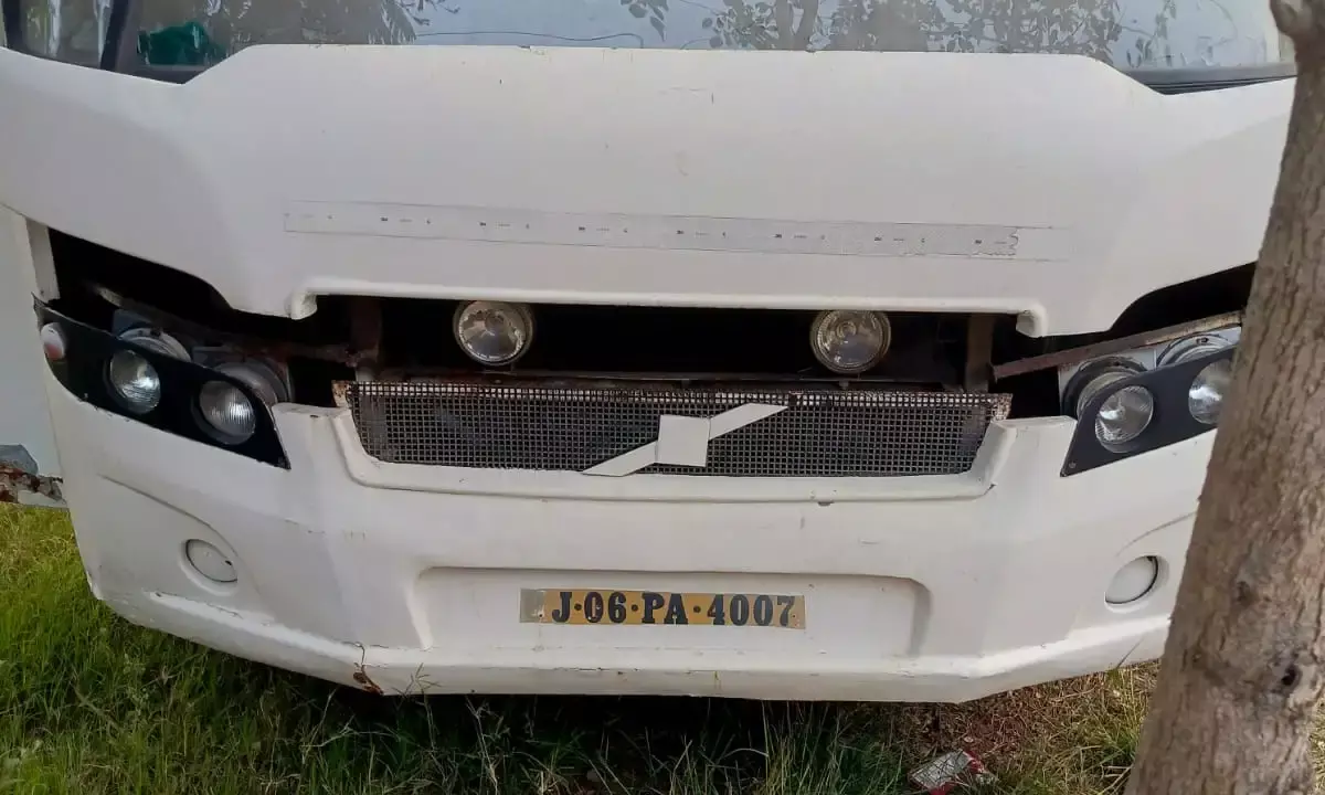 भीलवाड़ा में एक ही नंबर प्लेट लगाकर चल रही दो निजी बसें जब्त