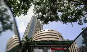 भारतीय शेयर बाजार हरे निशान में खुला, सेंसेक्स शुरुआती कारोबार में 261 अंक चढ़ा