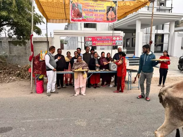 सद्गुरू स्वामी टेऊँराम चौथ मासिक अवतरण दिवस पर बांटा अन्नक्षैत्र व जल सेवा की