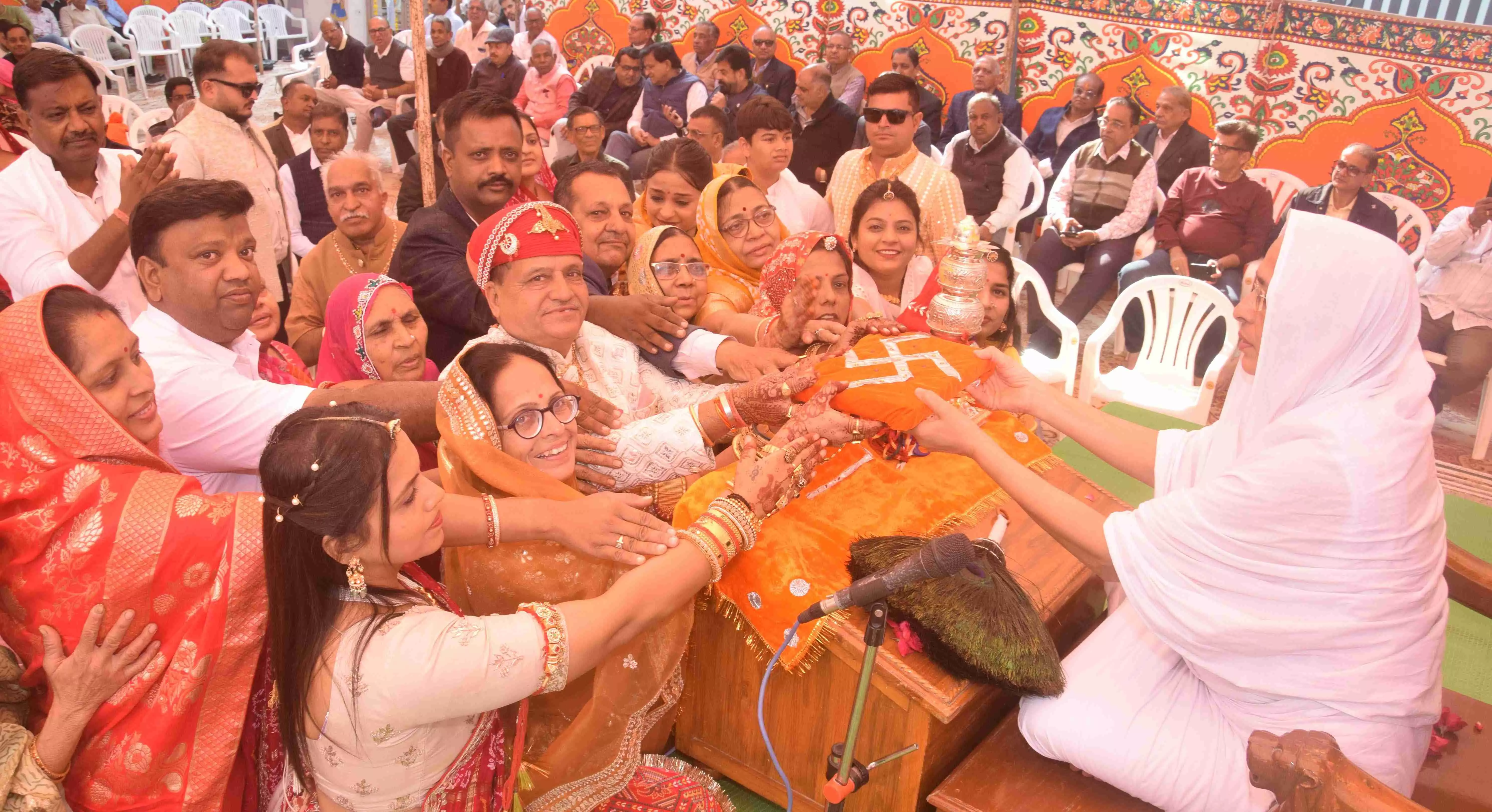 आर्यिका प्रसन्नमति माता का चातुर्मास निष्ठापन कर सेक्टर 11 सन्मति निलय में किया प्रवेश