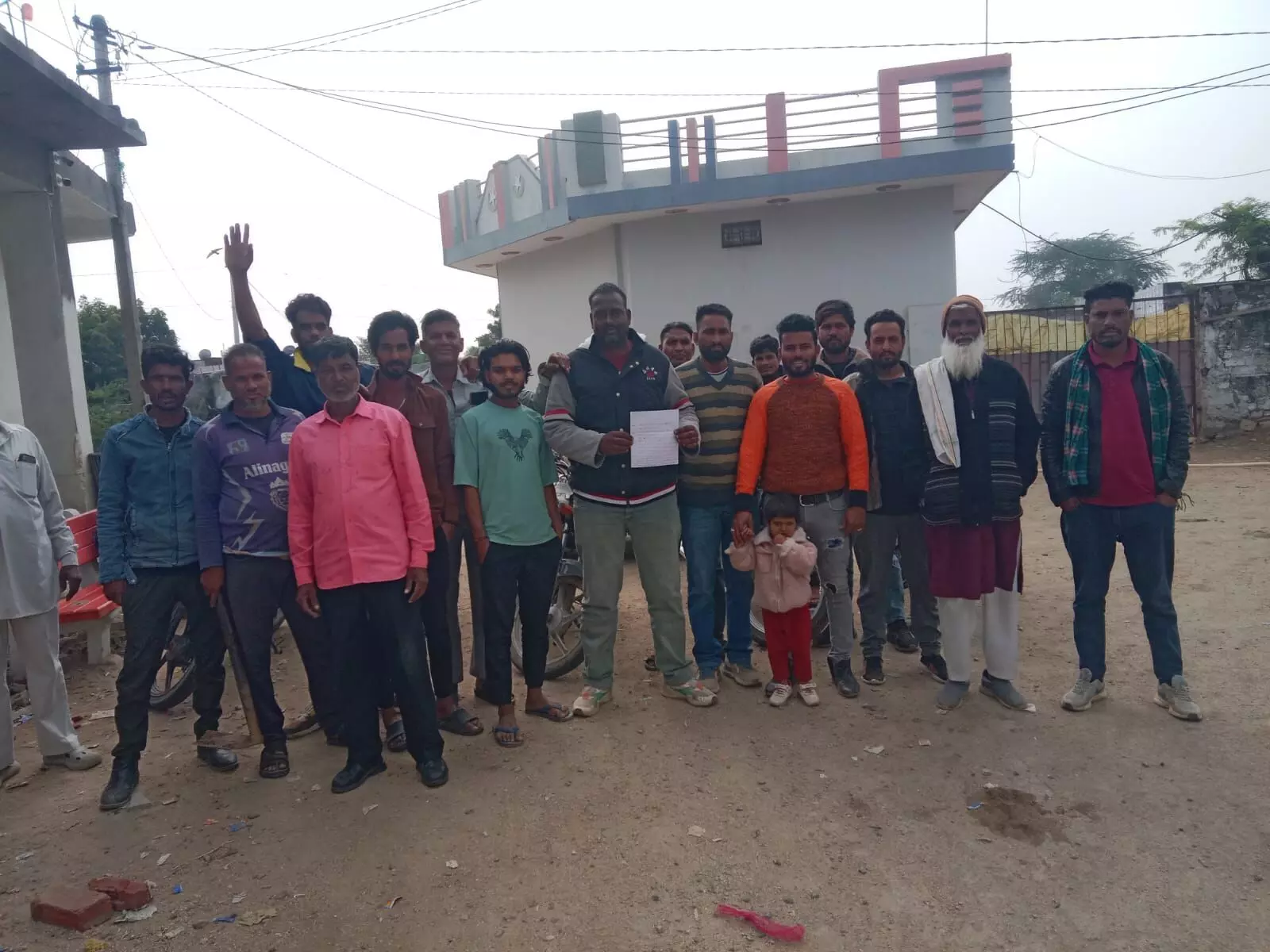 अलीनगर ग्रामवासियों का बेरा पंचायत में रखने की मांग, विधायक को सौंपा ज्ञापन अलीनगर ग्रामवासियों का बेरा पंचायत में रखने की मांग, विधायक को सौंपा ज्ञापन