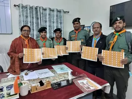 हिंदुस्तान स्काउट एंड गाइड की स्थापना दिवस पर स्टीकर का विमोचन