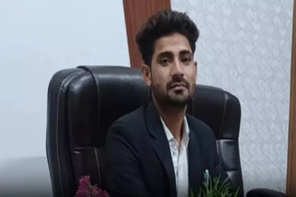 जासूसी के आरोप में नूंह से वकील गिरफ्तार, परिजन बोले-पाकिस्तान में रिश्तेदारों से होती है बात जासूसी के आरोप में नूंह से वकील गिरफ्तार, परिजन बोले-पाकिस्तान में रिश्तेदारों से होती है बात