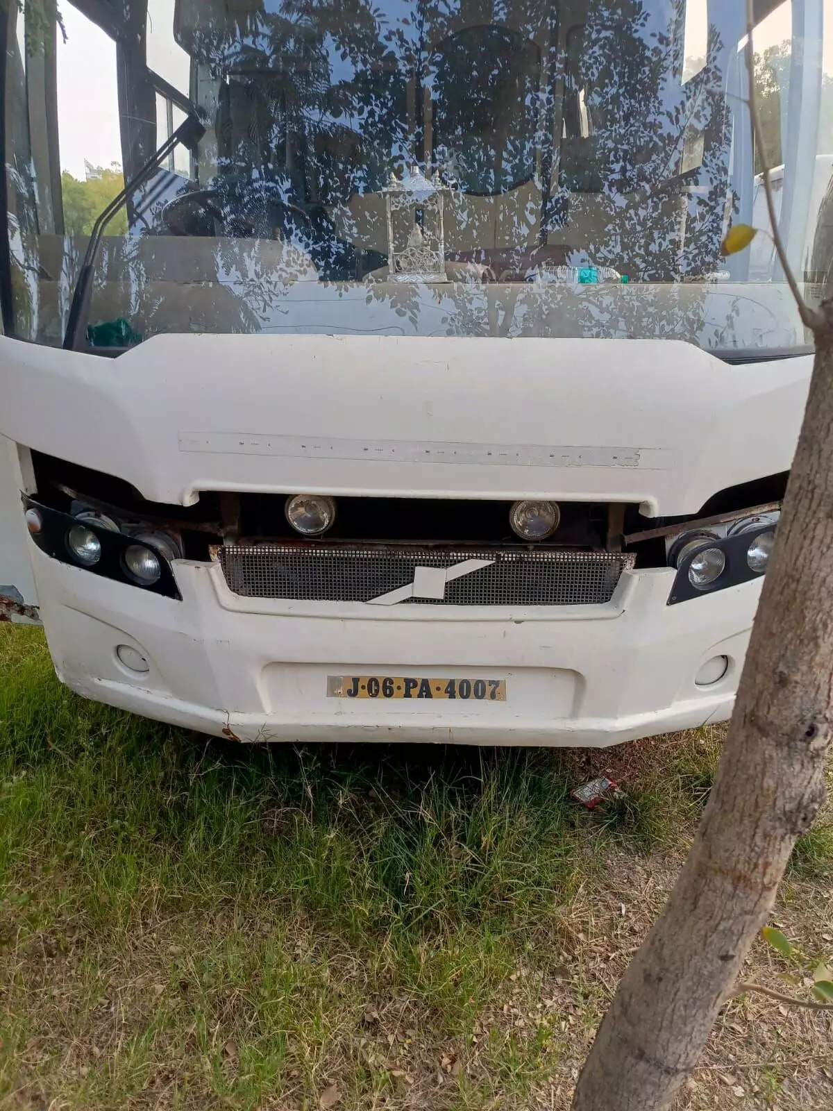 भीलवाड़ा में एक ही नंबर प्लेट लगाकर चल रही दो निजी बसें जब्त