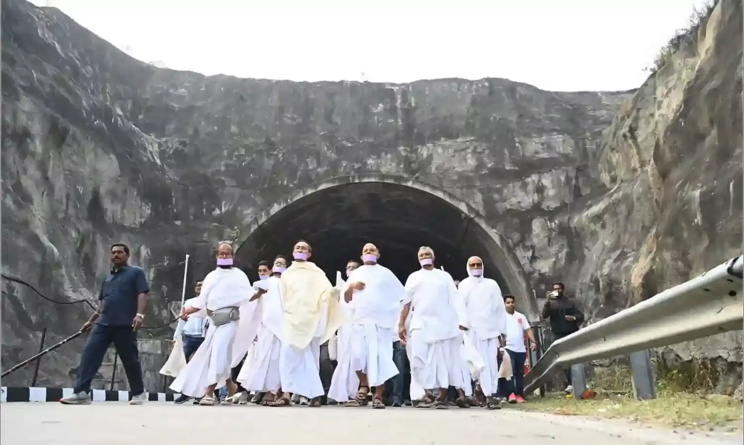 साधना और धर्माचरण ही मोक्ष का वास्तविक माध्यम : आचार्य महाश्रमण साधना और धर्माचरण ही मोक्ष का वास्तविक माध्यम : आचार्य महाश्रमण